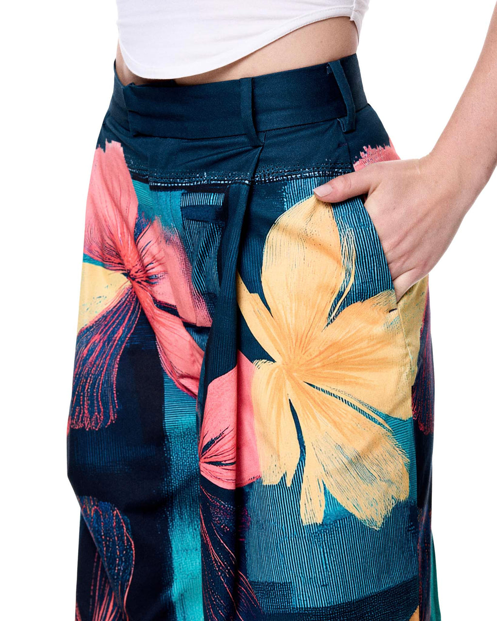 Leigh Trouser | Floral Camp Plaid