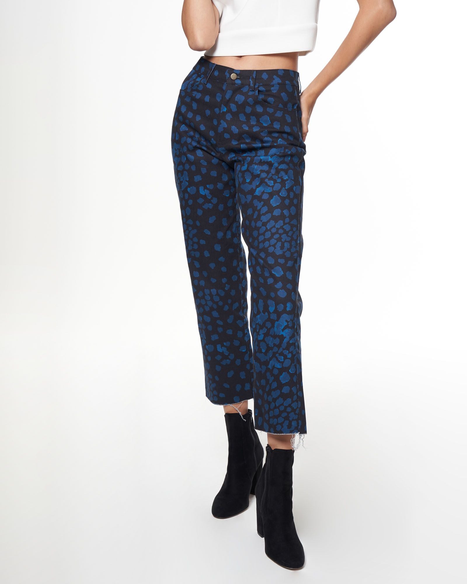 Cropped Alexa Jean | Beach Pebble